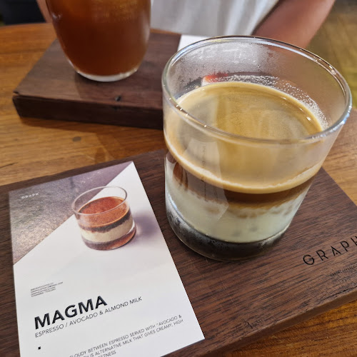 GRAPH Phuket - การบริการอาหารและที่พัก