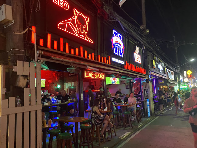 Heroes Bar - การบริการอาหารและที่พัก