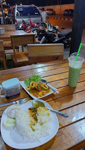 ร้านบังชาลี เก้าเส้ง Bang Chalee Restaurant - การบริการอาหารและที่พัก