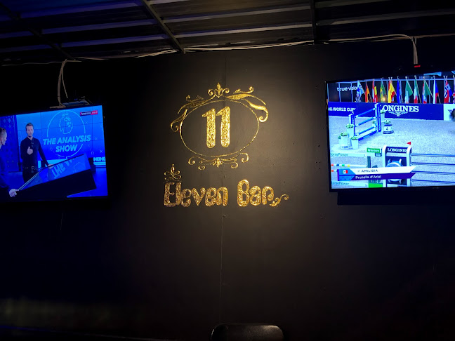 Eleven Bar - การบริการอาหารและที่พัก