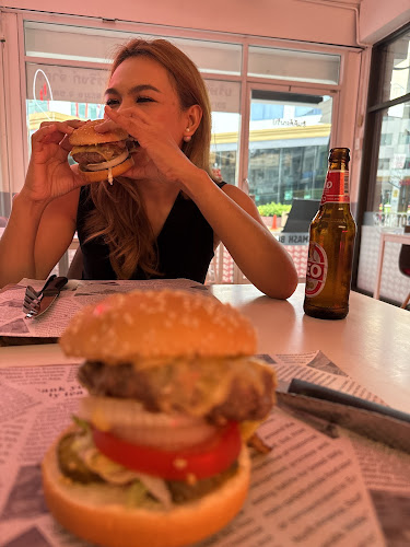 Smash Brothers - การบริการอาหารและที่พัก