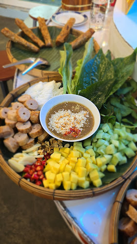 ครัวคุณฟ้าเวียดนามสะใภ้ไทย - การบริการอาหารและที่พัก