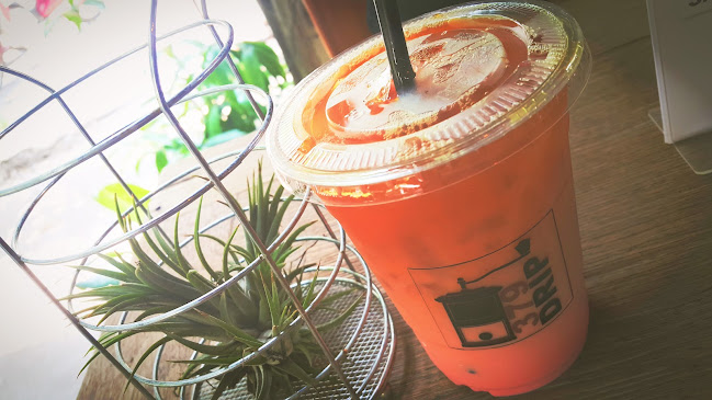 379 Drip กาแฟเรียบง่ายใต้ถุนบ้านเลขที่ 379