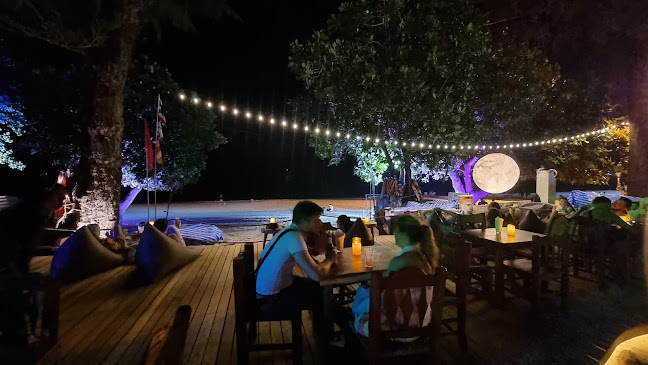 MOOF - การบริการอาหารและที่พัก