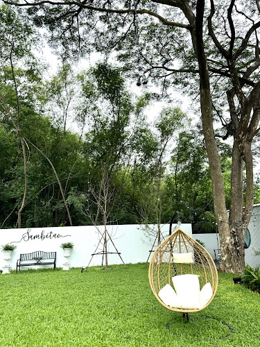 สามไบเถา คาเฟ่ แอนด์ บิสโตร - การบริการอาหารและที่พัก