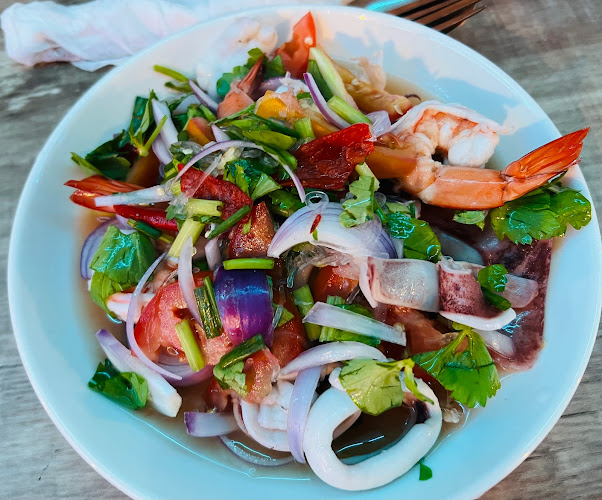 Opinii despre Wealthy bar & restaurants în อำเภอบางละมุง - การบริการอาหารและที่พัก