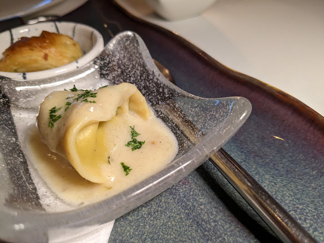 Cafe des Amis - การบริการอาหารและที่พัก