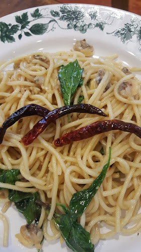 ร้านอาหารสโนว์ไวท์นครปฐม - การบริการอาหารและที่พัก