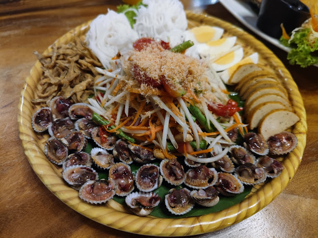 Opinii despre Orange House Cafe Pattaya (ตำหลายคาเฟ่ พัทยา) în อำเภอบางละมุง - การบริการอาหารและที่พัก