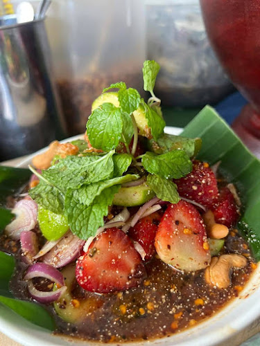 ส้มตำกำแพงแตก