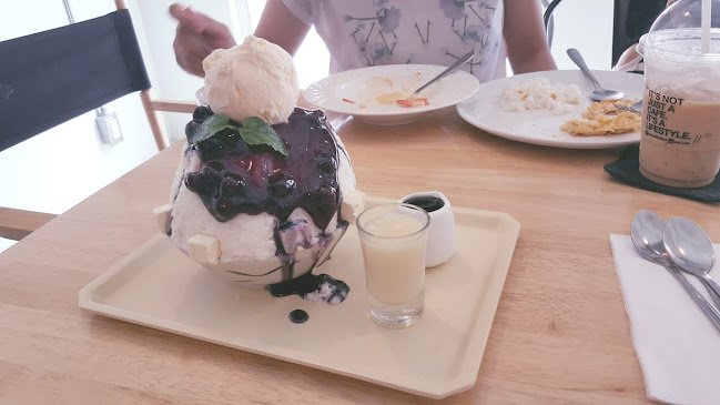 Comentarii opinii despre AVA Cafe & Eatery