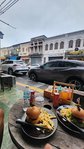 87 ถ. เยาวราช ตำบลตลาดเหนือ อำเภอเมืองภูเก็ต ภูเก็ต 83000