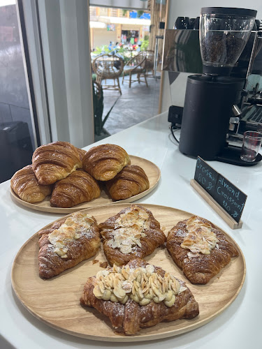 Comentarii opinii despre Crème Café Phuket