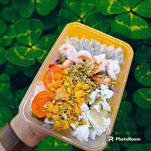 บ้านยำ 30 อ่าวอุดม - การบริการอาหารและที่พัก