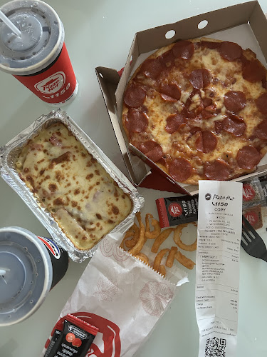 พิซซ่าฮัท พัทยา-นาเกลือ - การบริการอาหารและที่พัก