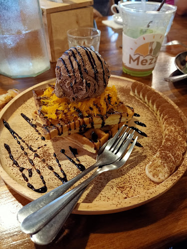 Mezza cafe - การบริการอาหารและที่พัก