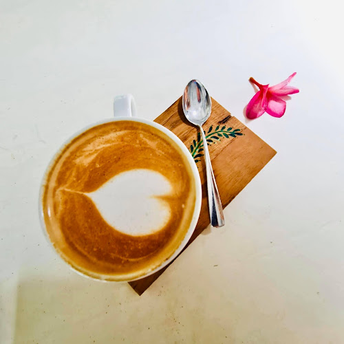 11, 1 ปฏัก ซอย 4 ตำบล กะรน เมือง ภูเก็ต 83100