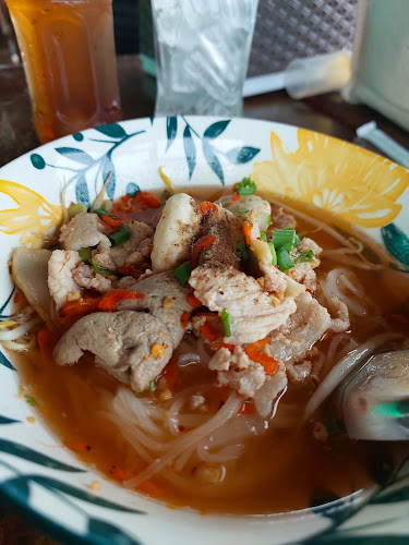 ร้านความสุขริมน้ำ Infinity - การบริการอาหารและที่พัก