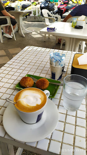 Cafe Lavazza Lukkan Mansion - การบริการอาหารและที่พัก