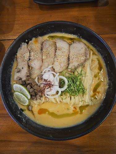 อิ-ซัง คราฟท์ ราเมน - การบริการอาหารและที่พัก