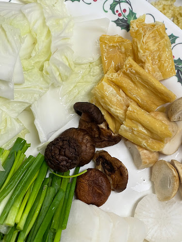 ตา ต้า สุกี้ - การบริการอาหารและที่พัก