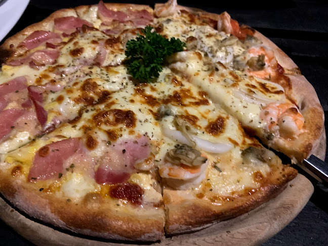 River Wine Restaurant&Karaoke