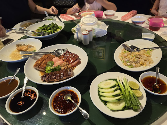 Yan Long Phuket - An Authentic Chinese Restaurant - การบริการอาหารและที่พัก
