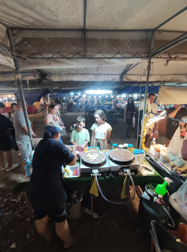 Canal Village Night Market - การบริการอาหารและที่พัก