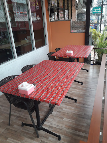 New York Pizza House (Pattaya - Soi Khaonoi) - การบริการอาหารและที่พัก