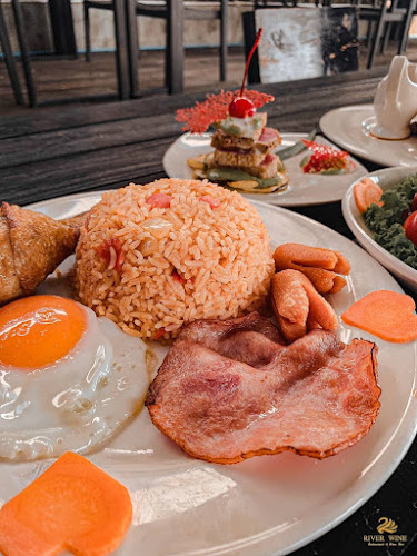 Opinii despre River Wine Restaurant&Karaoke în อำเภอปากเกร็ด - การบริการอาหารและที่พัก