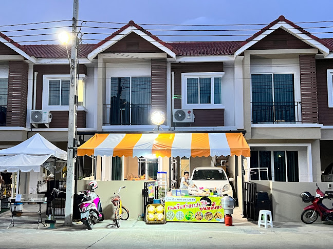 ร้านอิ่มเปา ขนมเบื้อง - การบริการอาหารและที่พัก