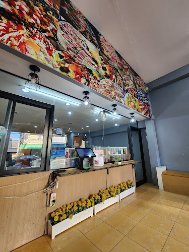 เครปบุฟเฟ่ต์ไส้ทะลักพับไม่ได้ สาขาสามชัย