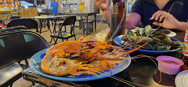 แม่พร ซีฟู๊ด ดิ อเวนิว พัทยา ( Porn Seafood Avenue Pattaya) - การบริการอาหารและที่พัก