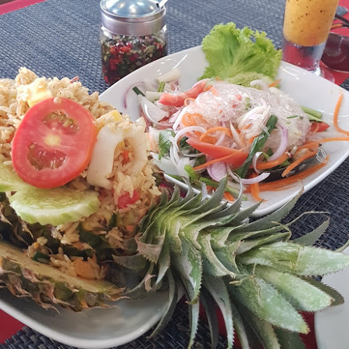 Opinii despre The Restaurant and Bar at Karon Beach în อำเภอเมืองภูเก็ต - การบริการอาหารและที่พัก