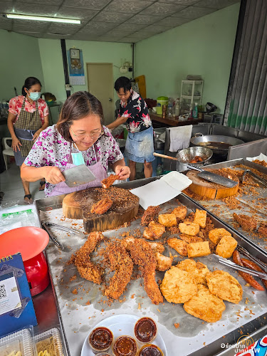 Comentarii opinii despre ร้านเจ๊หวี่ไก่ทอดตะไคร้ ของอร่อยเมืองนครสวรรค์ ประตู 11