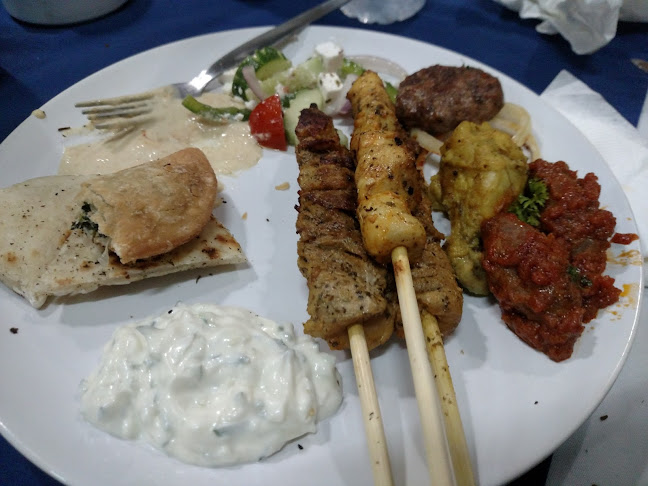 Fi Greek Restaurant & Deli - การบริการอาหารและที่พัก