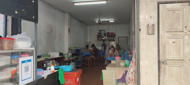 Дешевое простенькое кафе для местных - อำเภอกะทู้