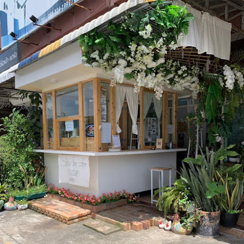 ร้านกาแฟ ซิมเพิล คาเฟ่ แหลมฉบัง - การบริการอาหารและที่พัก