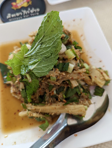 นิตยาไก่ย่าง สาขาแยกสะพานพระนั่งเกล้า - การบริการอาหารและที่พัก