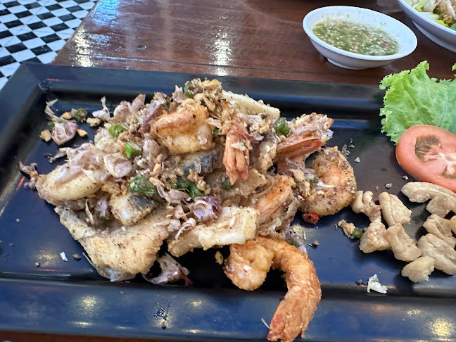 ข้าวต้มปลา ปัญญาชน & เบียร์วุ้น - การบริการอาหารและที่พัก