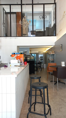 Noi bar Nakhonsawan - การบริการอาหารและที่พัก