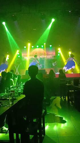 Opinii despre ตะวันแดงวาไรตี้ศรีราชา în อำเภอศรีราชา - การบริการอาหารและที่พัก