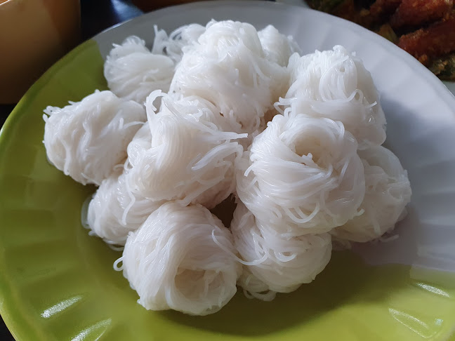 คุณบี ขนมจีนสด - การบริการอาหารและที่พัก