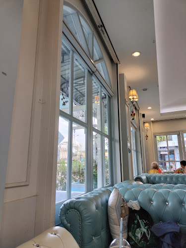 Botanic bakery and cafe สาขาแสงทอง - การบริการอาหารและที่พัก