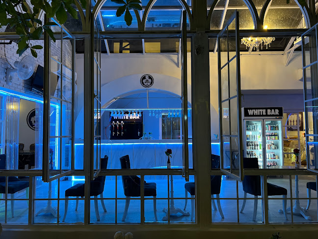 Comentarii opinii despre White Bar House