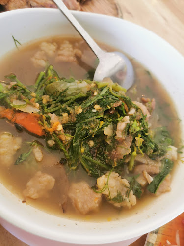 เสรีไก่ย่างเขาสวนกวาง - การบริการอาหารและที่พัก