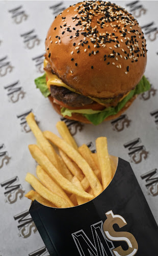 Millionaire Burgers (Laguna) - การบริการอาหารและที่พัก