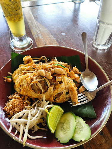 Mr. Dee Chilling Hill Bar - การบริการอาหารและที่พัก