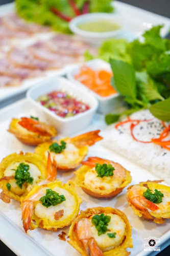 ร้านอาหารเวียดนามซินจ่าวเวียตหาดใหญ่ (วีทีแหนมเนืองหาดใหญ่) - การบริการอาหารและที่พัก