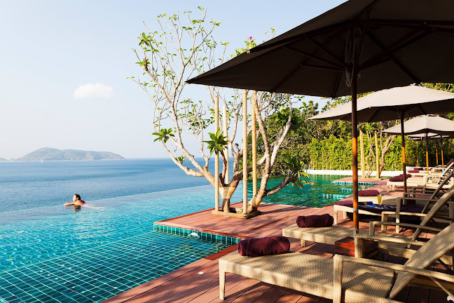 Opinii despre Breeze Pool Bar în อำเภอกะทู้ - การบริการอาหารและที่พัก